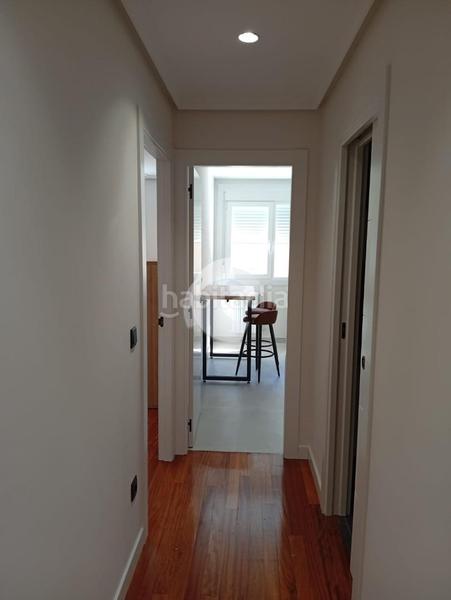 Foto 3a3f96c9-0159-4164-b3db-5dc37ec2428d. Alquiler estudio apartamento nuevo amueblado situado en la plaza de las mercedes, 50 m2 distribuidos en un dormitorio amplio con armario, baño comp en Ourense