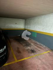 Alquiler Parking coche en Centro. Plaza de garaje amplia en alquiler en rua do progreso para coche