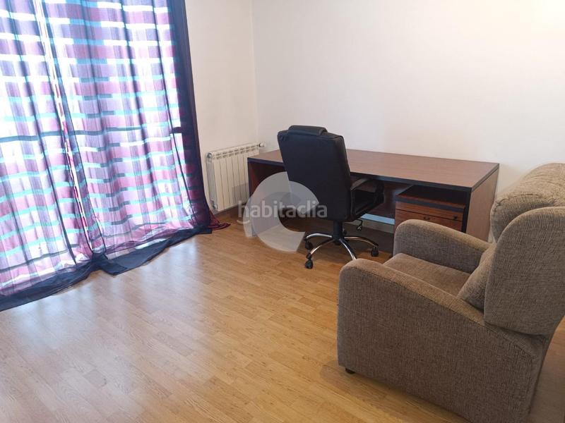 Foto 289f2dd8-ca78-44ab-b988-2cc4b598017e. Casa pareada chalet pareado a tan solo 10 minutos de la ciudad, situado en una zona bien comunicada. dispone de un terreno de 100 m, ideal para en San Cibrao das Viñas