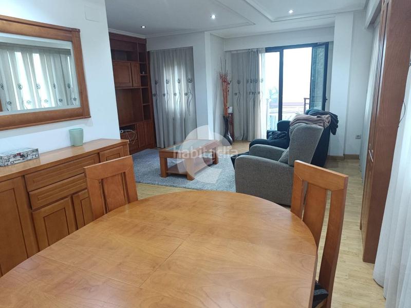 Foto 43d53531-ce04-4d22-905c-c6eeef5940e8. Casa pareada chalet pareado a tan solo 10 minutos de la ciudad, situado en una zona bien comunicada. dispone de un terreno de 100 m, ideal para en San Cibrao das Viñas