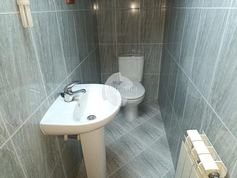 Foto a4f71cd4-c754-42d3-a3fc-f7de917329a0. Casa pareada chalet pareado a tan solo 10 minutos de la ciudad, situado en una zona bien comunicada. dispone de un terreno de 100 m, ideal para en San Cibrao das Viñas