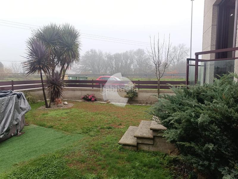 Foto b6868184-11ad-4e32-9c47-c24cefef3c30. Casa pareada chalet pareado a tan solo 10 minutos de la ciudad, situado en una zona bien comunicada. dispone de un terreno de 100 m, ideal para en San Cibrao das Viñas