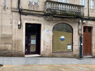Lloguer Local Comercial a Casco Viejo. Local comercial en rua concordia, proximo a paseo, con buen esca