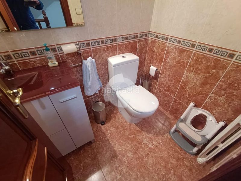 Foto 5617a9ec-10da-4d56-a13f-24686fcaff88. Alquiler casa adosada magnífico adosado en la zona de o Couto, con 350 m construidos y 50 m de terreno. la vivienda se distribuye en varias plantas y of en Ourense