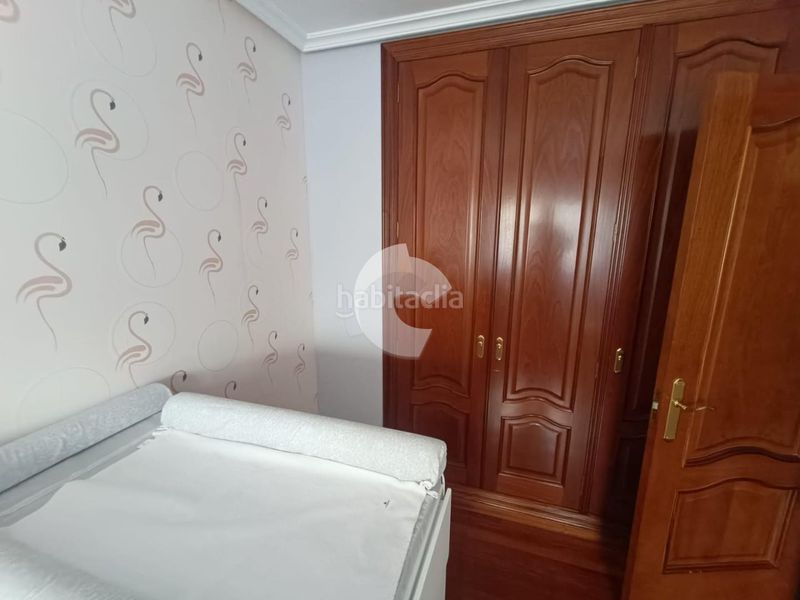Foto 94aba3f7-f78a-4721-9a21-2b1e48655c3c. Alquiler casa adosada magnífico adosado en la zona de o Couto, con 350 m construidos y 50 m de terreno. la vivienda se distribuye en varias plantas y of en Ourense
