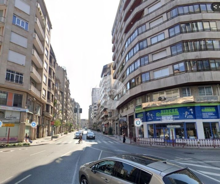 Foto f4f112fe-8482-4579-a2df-0d786f0a73db. Local comercial a Centro Ourense