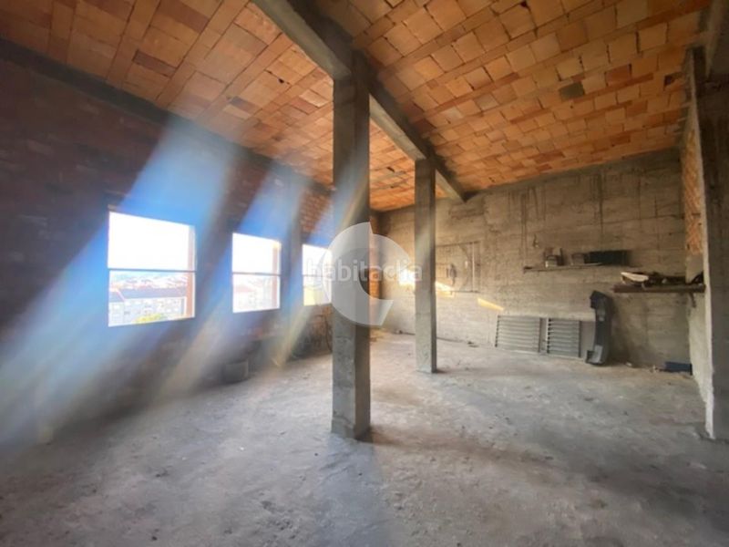 Foto f5229e73-1153-4ded-8b2a-dc06e4d18050. Local comercial local en carretera de la granxa con luces a fachada trasera. ideal para garaje o bien posibilidad de cambio de uso a vivienda. tam en Ourense