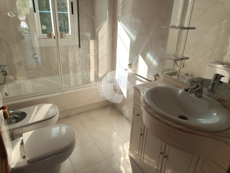 Foto f14f1c73-027b-4a40-98f5-d972ccab6404. Casa a Merca (A)