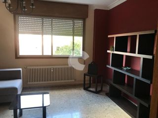 Flat in Universidad. Vivienda totalmente exterior en las lagunas . exterior a tres ca