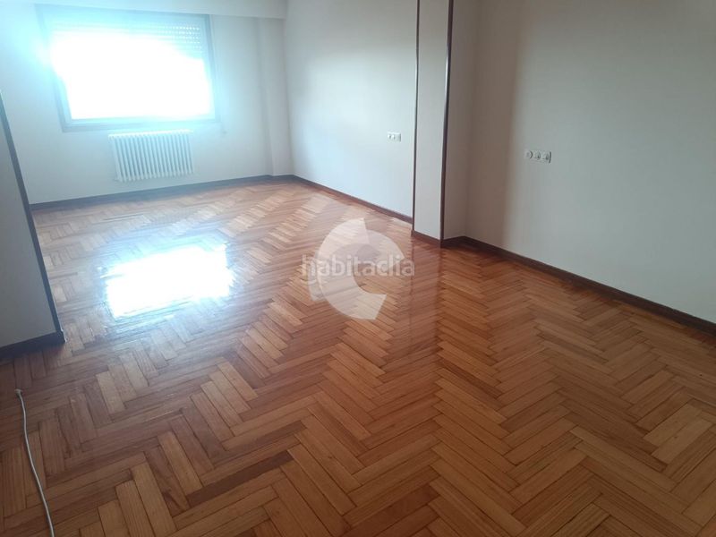Foto 4511d0b1-287a-419e-80ff-394d792ffda6. Pis amb calefacció a Centro Ourense