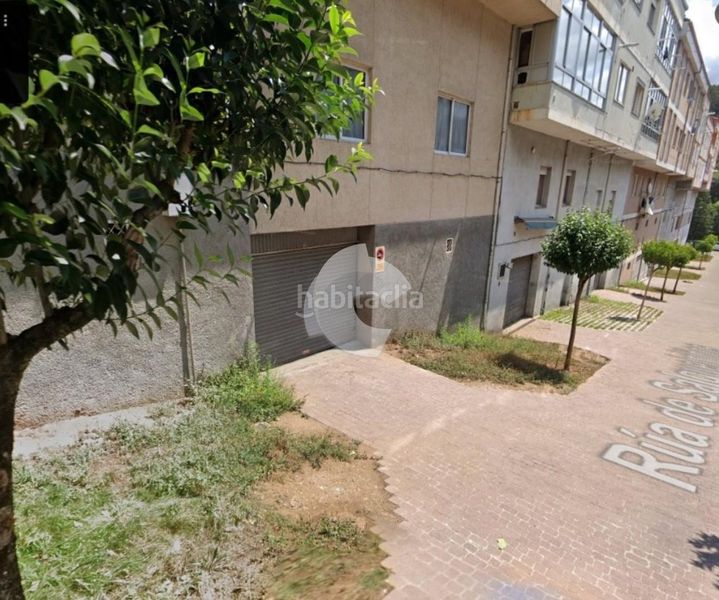 Foto e1f1df36-a978-496b-8637-df91668b922c. Aparcament cotxe a Barbadás