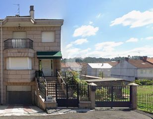 Maison jumelée à Barbadás. Se vende vivienda en valenzana se vende amplia vivienda de 4 pla