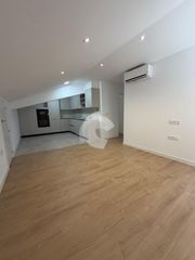 Apartament a Centro. La vivienda se distribuye en tres dormitorios, un baño y amplio