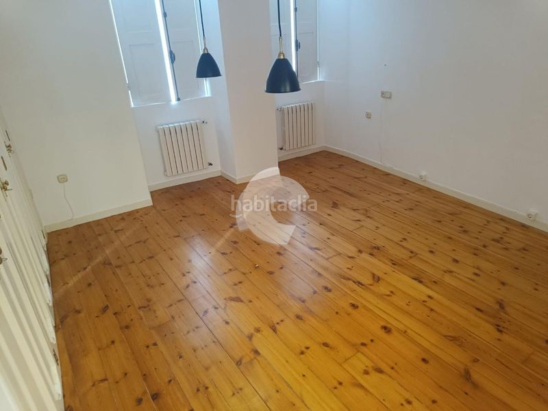 Foto 3f529acc-7ee6-4912-91ef-00675c9b27a1. Alquiler piso precioso piso en santo domingo, corrido de adelanteatras 4 dormitorios con armarios y baños, salóncomedor en varios ambiente, coci en Ourense