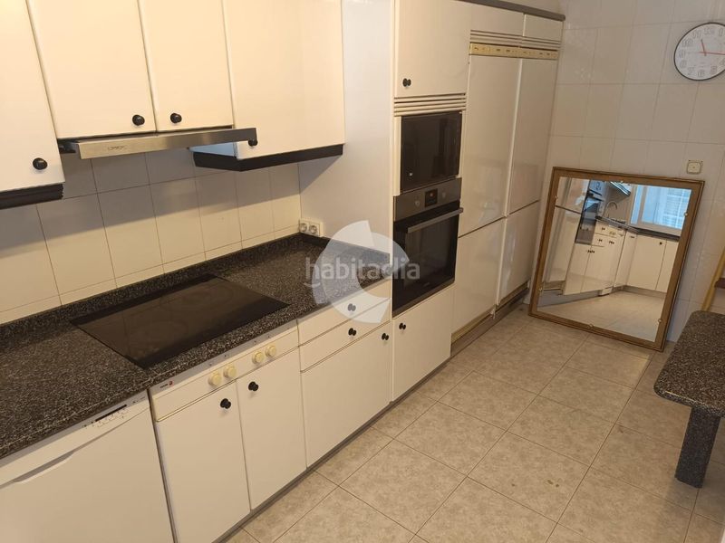 Foto c3237728-bc7a-4d63-9f63-619dedf8c211. Alquiler piso precioso piso en santo domingo, corrido de adelanteatras 4 dormitorios con armarios y baños, salóncomedor en varios ambiente, coci en Ourense