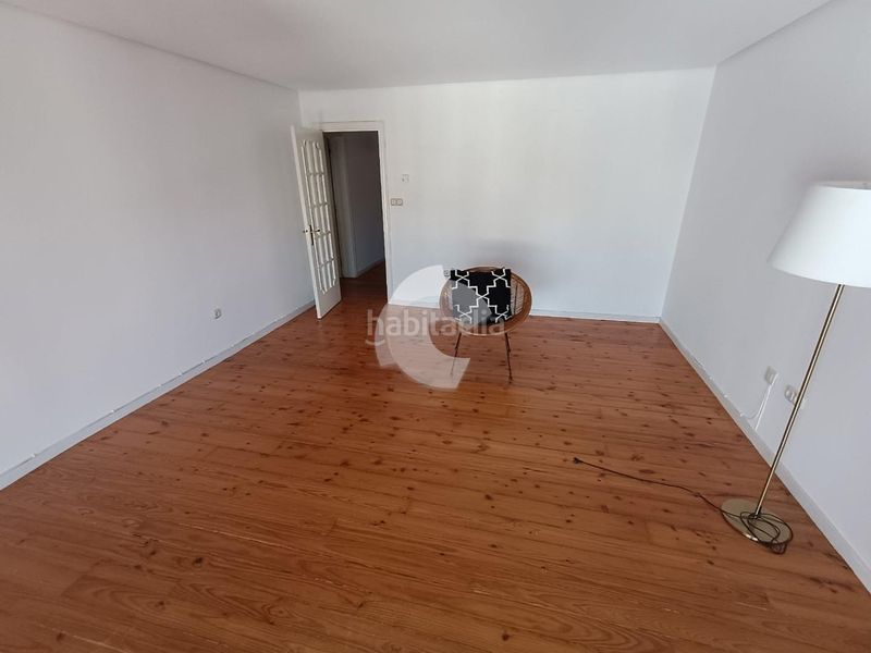 Foto e87d0926-785d-49c8-ba3c-0619b1e58d6a. Alquiler piso precioso piso en santo domingo, corrido de adelanteatras 4 dormitorios con armarios y baños, salóncomedor en varios ambiente, coci en Ourense