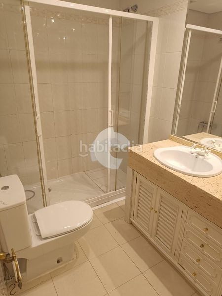 Foto fb3dc849-85ad-457c-91a5-e41b05c694dc. Alquiler piso precioso piso en santo domingo, corrido de adelanteatras 4 dormitorios con armarios y baños, salóncomedor en varios ambiente, coci en Ourense