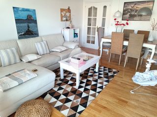Rent Flat in Barbadás. Se alquila amplio y luminoso piso en a valenzana, en una zona tr