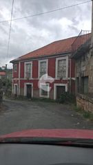 Semi detached house in Entrimo. Vivienda unifamiliar adosada.  la vivienda esta distribuida en u
