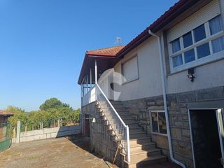 Haus in Pereiro de Aguiar (O). Porpiedad con 2.880 m de terreno y dos viviendas se vende propie