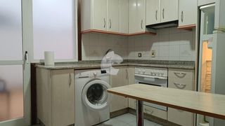 Lloguer Apartament a Centro. Piso amueblado de tres dormitorios, dos baño, salón y cocina ind
