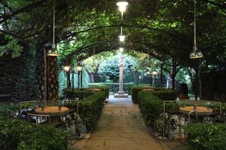 Lloguer Local Comercial  Caldas. Precioso restaurante, con 3 comedores interiores y comedores ext