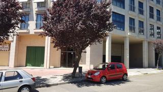 Lloguer Local Comercial  Praza da estacion. Local comercial de 84m2 y entreplanta de 42m2 en obra en el barr