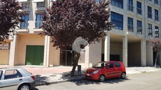 Lloguer Local Comercial  Xesus pousa. Local comercial de 84m2 y entreplanta de 42m2 en obra en el barr