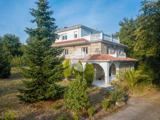 Haus in Maceda. Espectacular casa de piedra de 400m2 con 9.000m2 de terreno. con