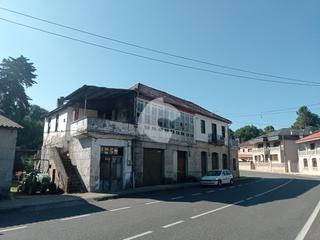 Maison à Leiro. Gran casona de piedra de 619 metros, dos edificaciones una de 24