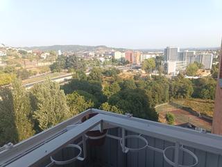 Pis a San Rosendo. Piso totalemente reformado, de tres habitaciones, dos baños, sal