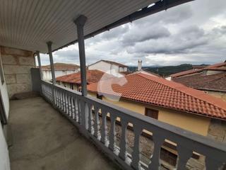 Maison jumelée  Da constitucion. Casa en el pueblo de san cibrao. distribuida en planta baja para