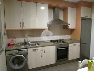 Casa aparellada  Ponte sevilla. Se vende de forma conjunta  2 pisos de 80m2 con 2 dormitorios, 1