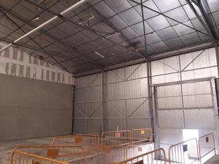 Lloguer Nau industrial  Rúa dos tecelans. Nave de 900m2 con muelle en altura y baños. infórmate en oficina