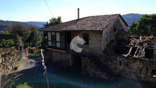 Maison  Santa cruz de arrabaldo. Casa de piedra para reformar en santa cruz de arrabaldo. 1 dormi