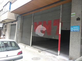 Local Comercial  Amor ruibal. Local acondicionado con gran fachada. con zona diáfana, oficina,