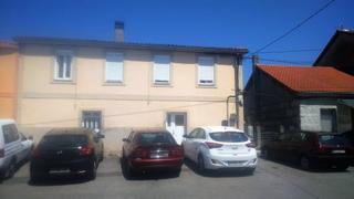 Casa aparellada  Cruceiro do-polvorin. Casa en la ciudad con terreno dos dormitorios, baños, salón y co