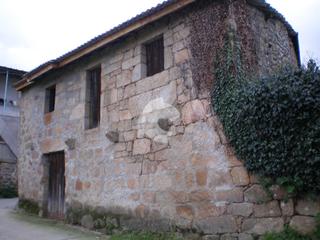 Casa  Dilueiras. Casa de 273 m2 con 153m2 de terreno en barbadás. la planta baja