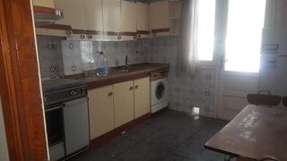 Pis  Santiago. Piso para reformar en la avda de santiago. 4 dormitorios, 1 baño