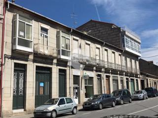 Reihenhaus  San francisco. Casa distribuida en bajo comercial con luces a parte trasera.  p
