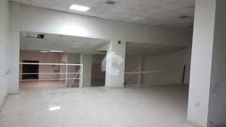 Lloguer Local Comercial  López ferreiro. Local diáfano de 600 metros, acondicionado con zona de oficinas