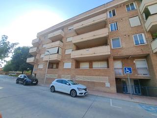 Pis  Enric subiros. Venta de piso de 4 habitaciones planta baja con terraza y zonas