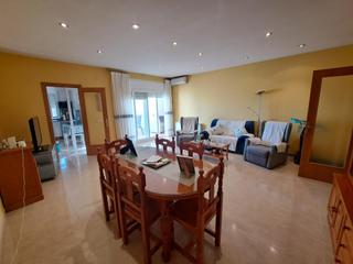 Haus  Calle prat riba 15. Casa amplia en miralcamp con terraza, parking y lista para entra
