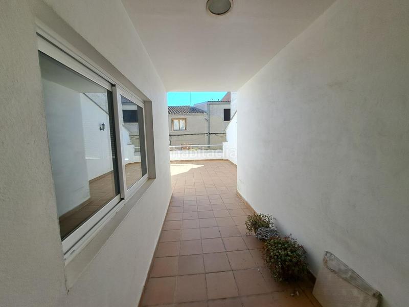 Foto 4c411c22-bfce-45b4-a93d-0ee9a57428f6. Casa in calle prat riba 15 in Miralcamp