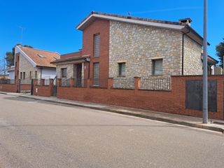 Casa a Del raval 2. En venta espectacular xalet de 450 m2 en palau danglesola