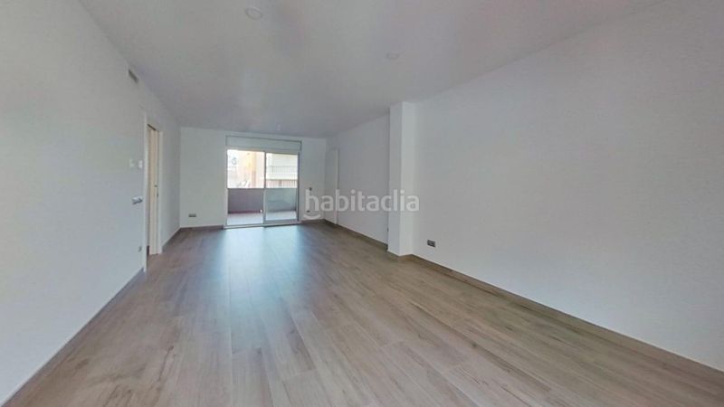 Foto b8e375fb-4992-478b-9923-e94cf8c42346. Pis amb calefacció aparcament a Mollerussa