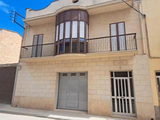 Casa a Calle domenech cardenal. Casa en torregrossa con gran almacen