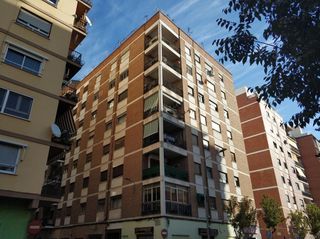Piso  Avenida burriana. Piso con 4 habitaciones con ascensor