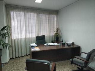 Lloguer Oficina a Carrer major 2. Despacho en finca de oficinas