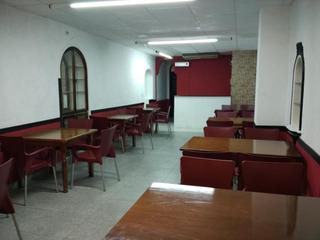 Geschäftsraum in Carrer de gumbau 16. Bocatería, actualmente alquilada, con 80m2 de planta. tiene 3 pl